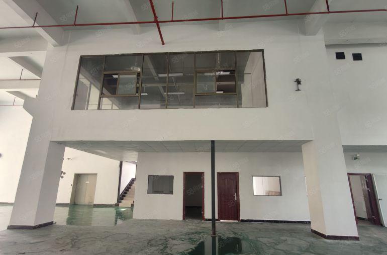 杨屋一楼1600平高度7米带牛角位现成办公室装修主线已通车间