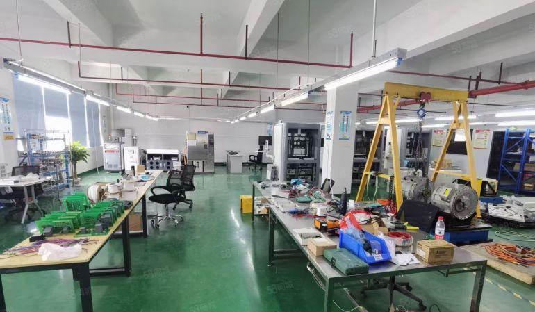 大岭山工业园区新出楼上800平方厂房出租带装修水电齐可分租