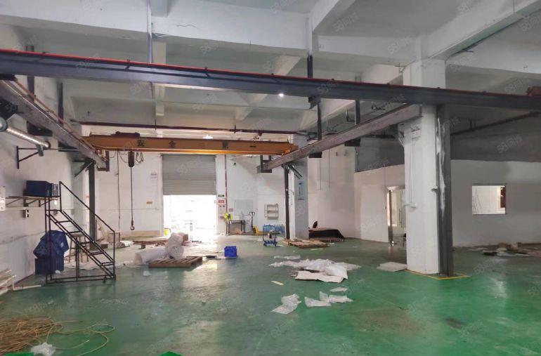 带现成航车 大岭山镇杨屋村空出标准1楼700平方低价厂房出租