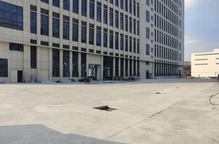 大岭山高速出口旁全新超大空地原房东重工业红本厂房出租