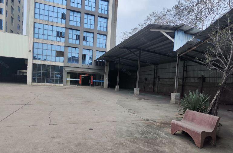 大岭山高速路口原房东独门独院单一层厂房仓库，带牛腿，超大空地