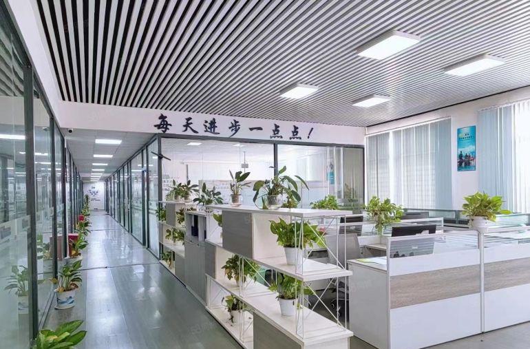 大岭山精装修厂房出租，整层2000平方，水电齐全