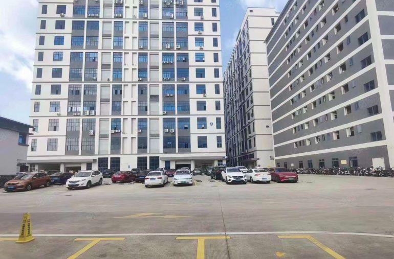 大岭山大塘村高速出口2楼2100平方厂房低价出租 可办环坪