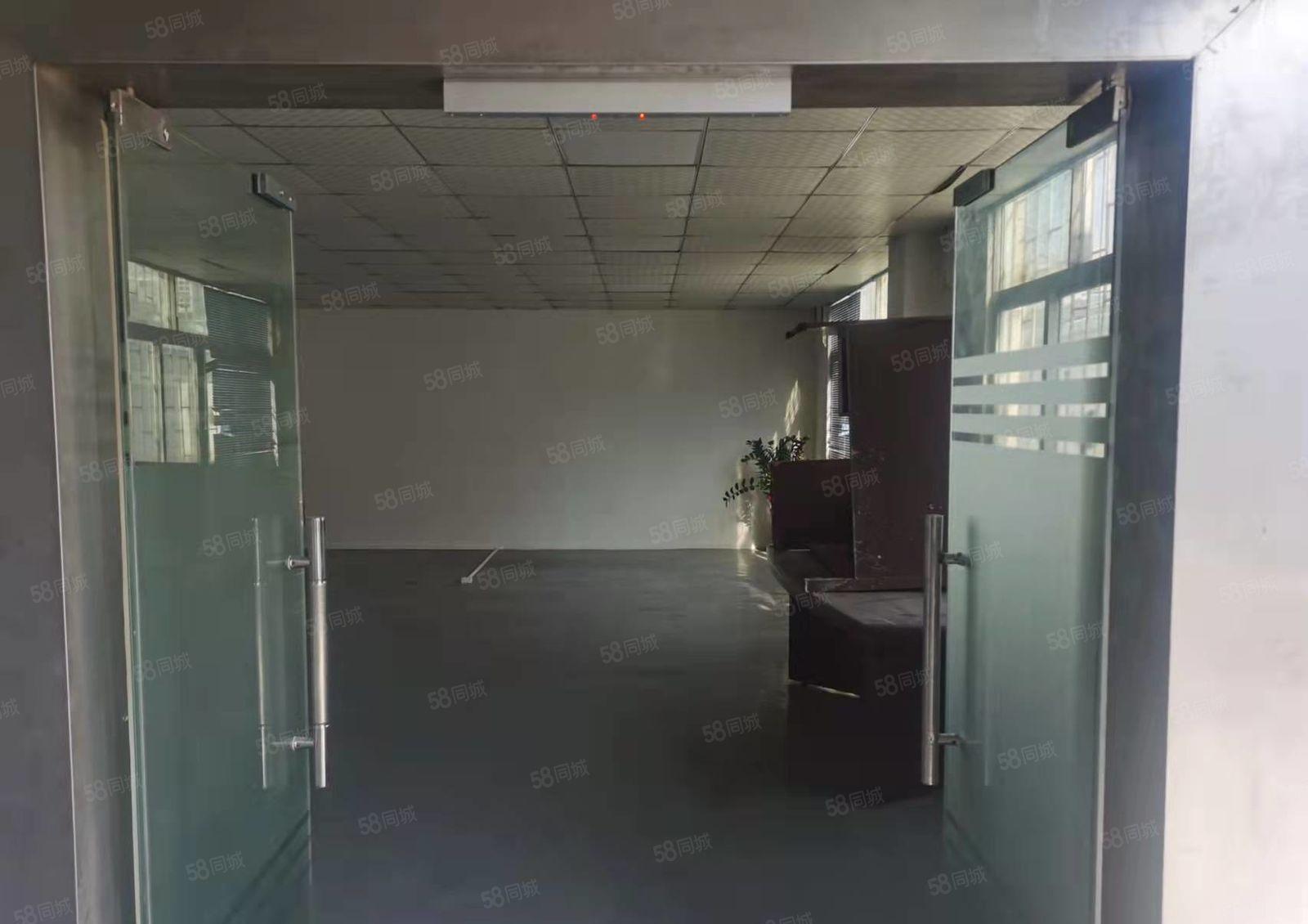 大岭山高速口原房东独院厂房出租，1700平，滴水8米，带行车