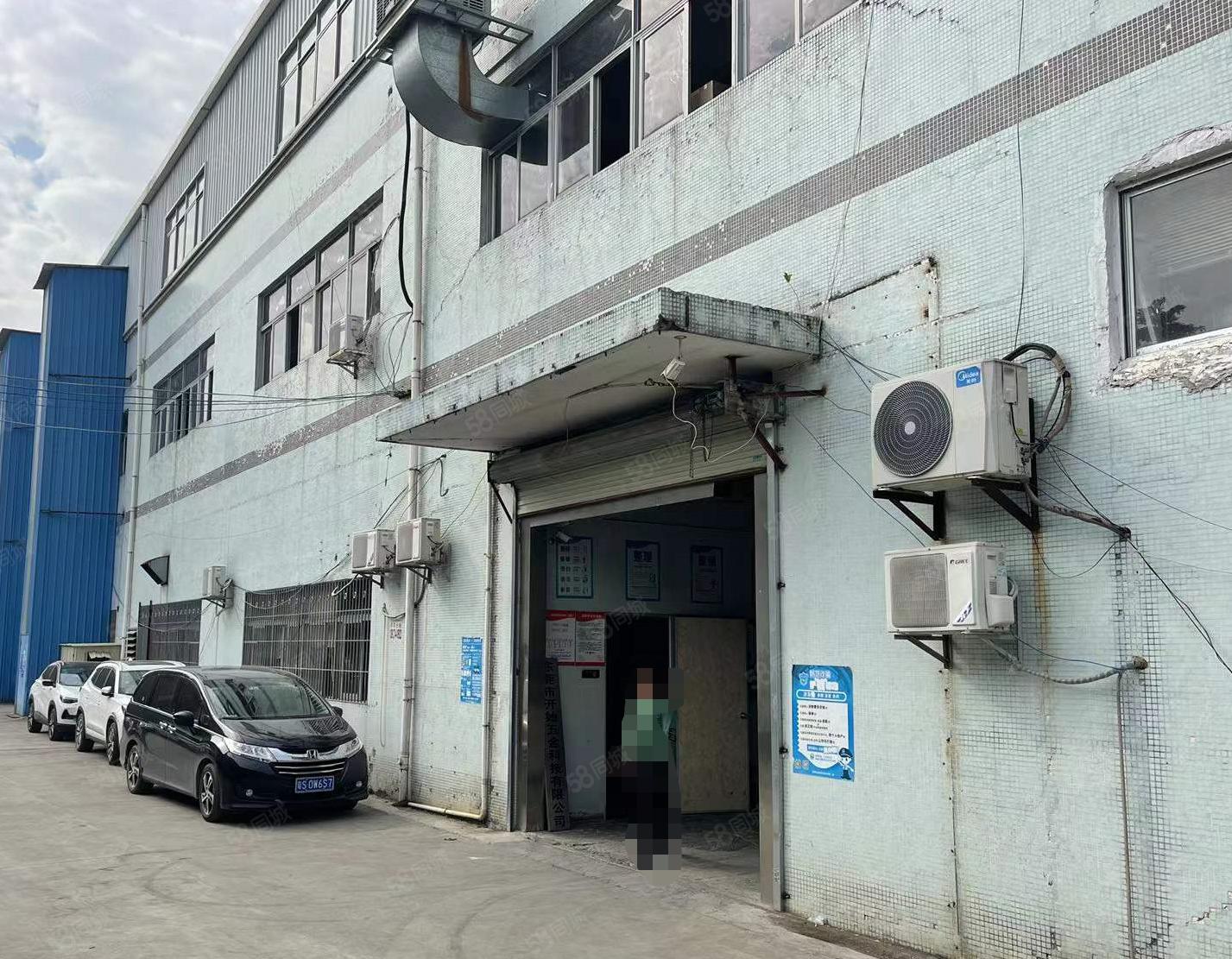 厂房位于大岭山镇大沙村工业园标准厂房出租，现成行车