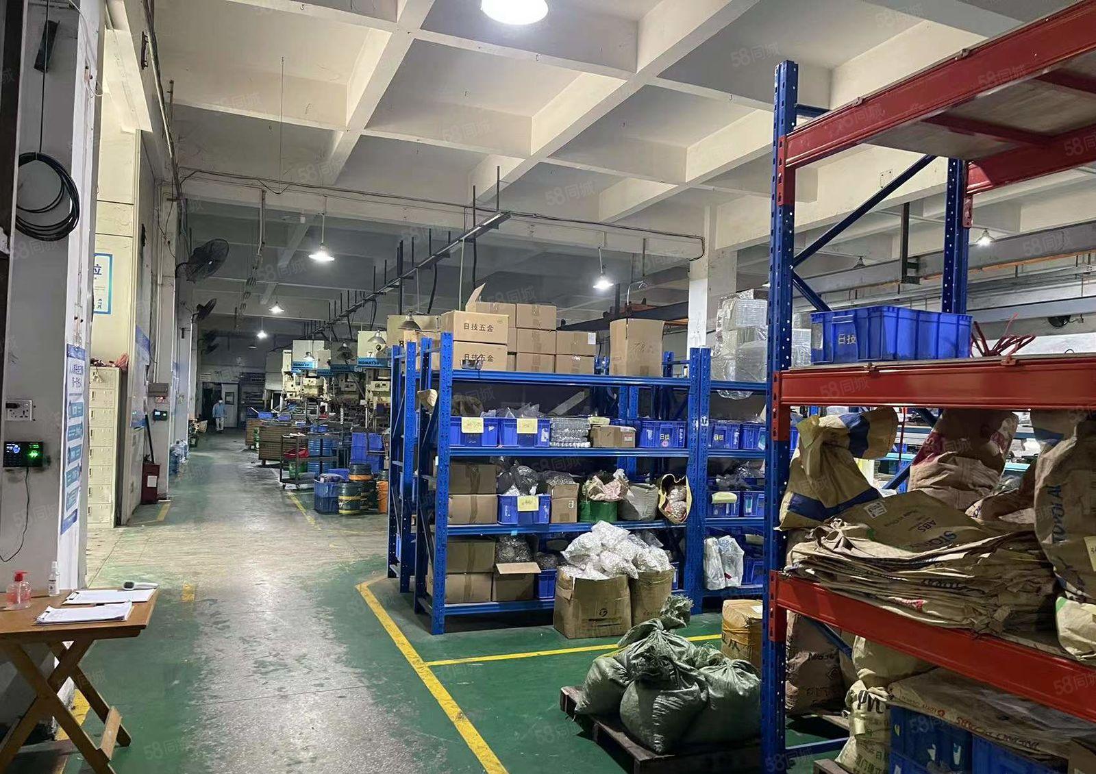 厂房位于大岭山镇大沙村工业园标准厂房出租，现成行车