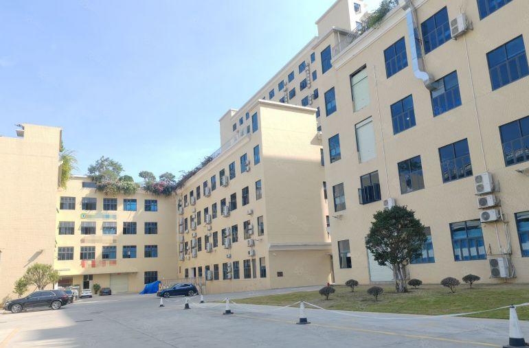 大岭山镇原房东工业园标准厂房楼上现成水电装修办公室960平方