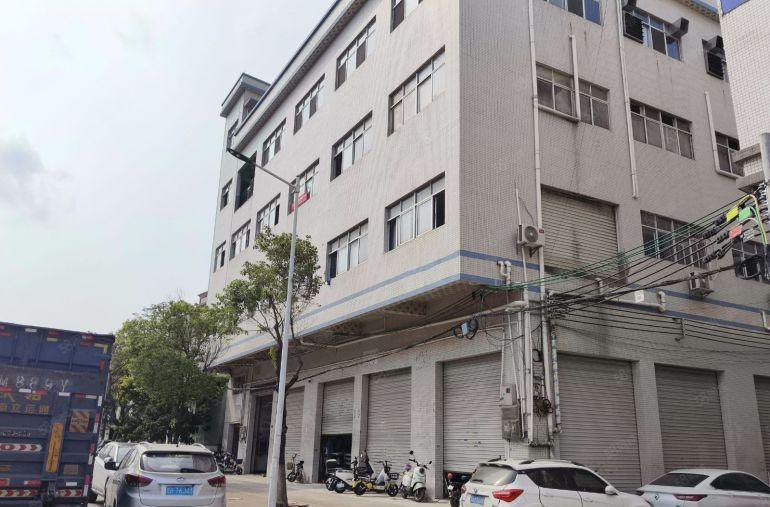 大岭山厂房3楼原房东直租750方，电费1元