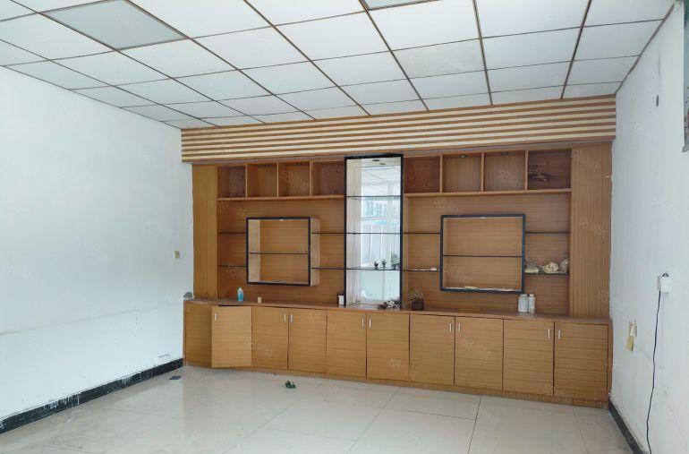 大岭山镇杨屋村高速路口原房东工业园一楼带现成航车厂房仓库出租