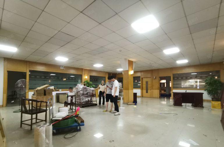 大岭山工业园标准一楼2000平豪华前台装修大小可分租，靠高速