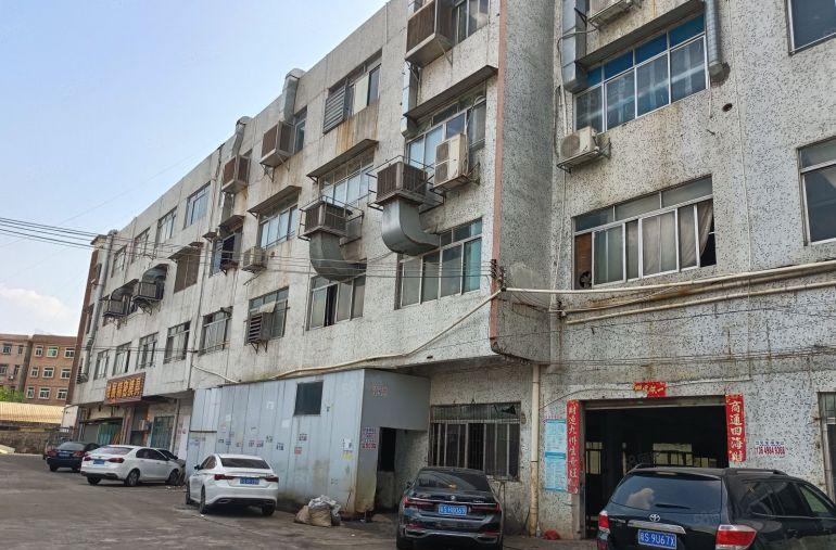 石碣独门独院标准厂房650平方，水电办齐全，价格实惠！！