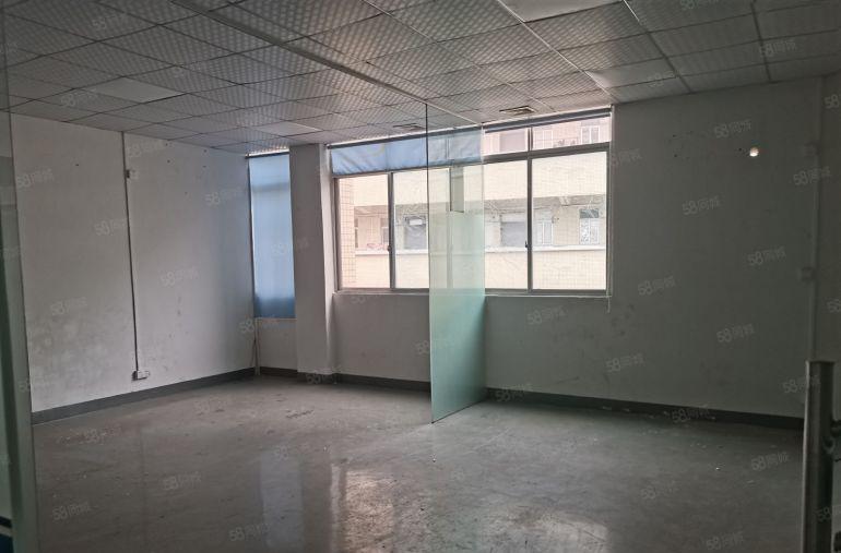 石碣镇新出村委会厂房1200平实际面积出租。价格便宜好停车