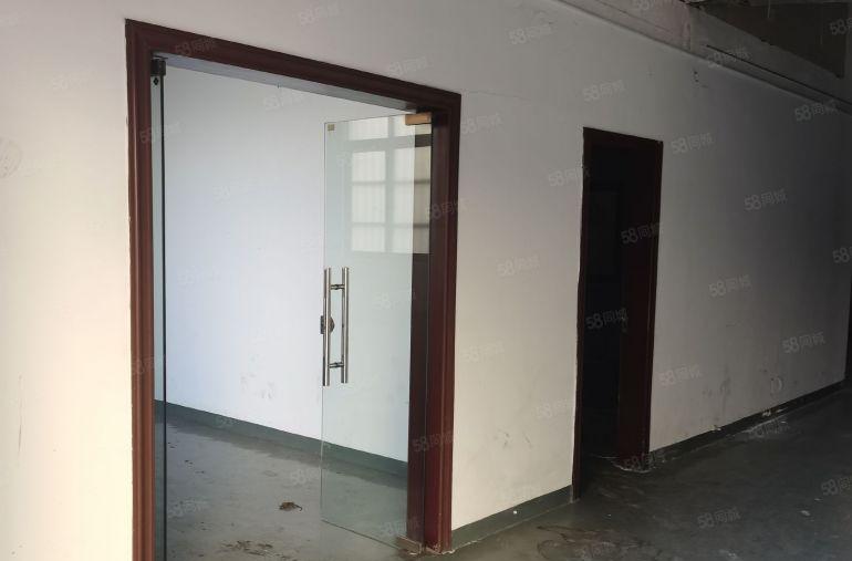 石碣刘屋独院厂房 1楼1100平方，租金22可谈，宿舍按需