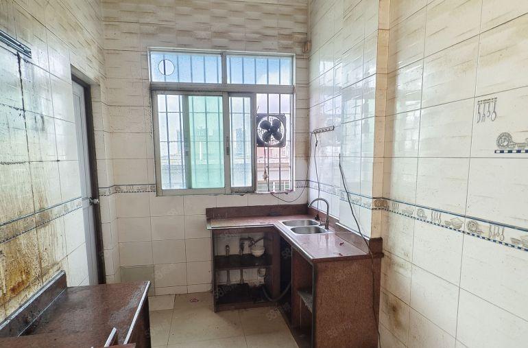 水南村楼上260出租现成装修水电！真实