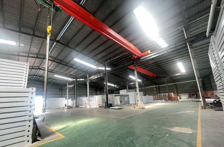 现有行车滴水9米空地2000平方米适合机械设备五金注塑