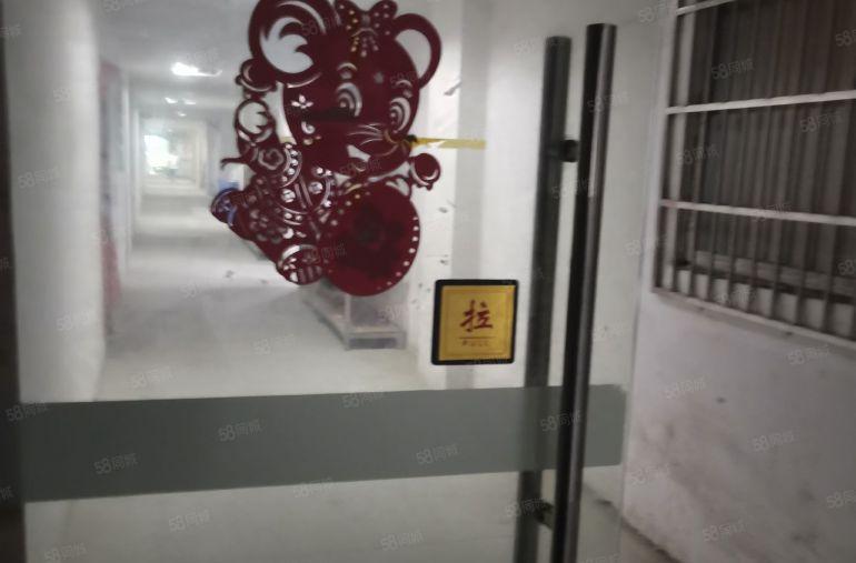 石碣工业园楼上600平方厂房出租，装修好，价格优惠