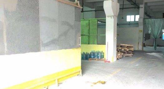 凤岗镇竹塘靠近清溪路口一楼带牛角厂房出租2300平