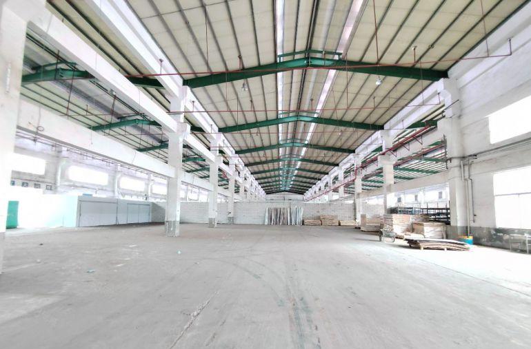 东莞清溪三中新出10米高厂房仓库15000平出租，大小可分