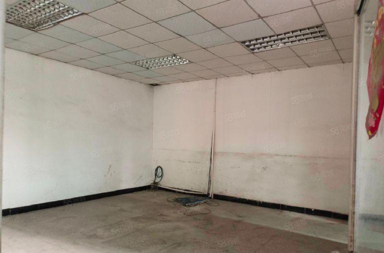 清溪大路边小独院钢构850平仓库厂房出租，有办公室可进大车