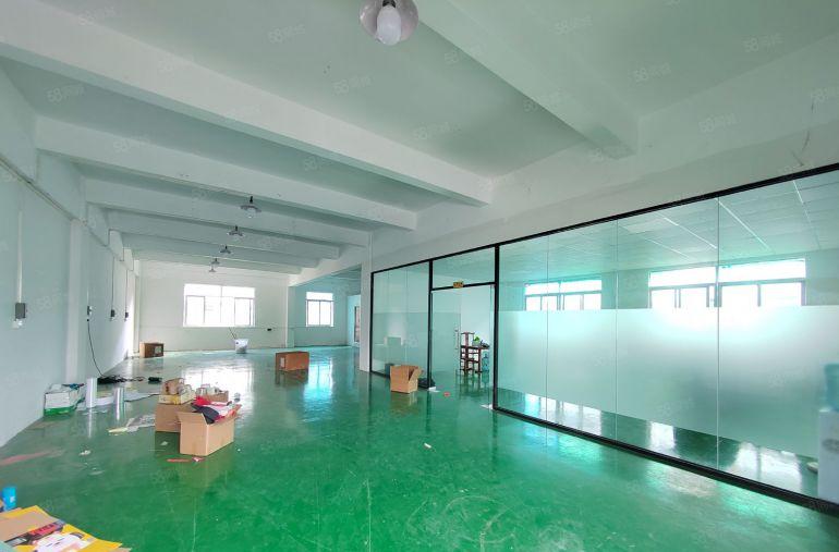 清溪镇中心楼上10元厂房出租，300平米，现成装修，易招工！