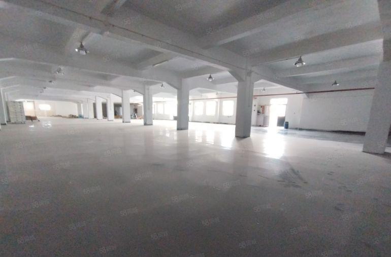 原房东二楼实际面积700平标准厂房低价租做电池