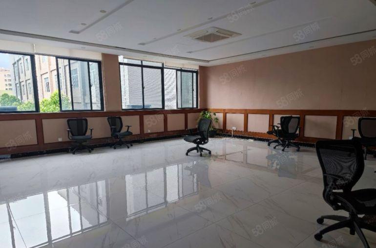 清溪青皇原房东独院厂房总面积17000平方。大小分租