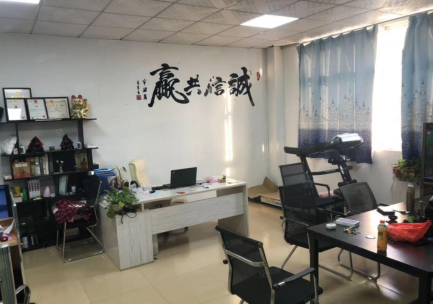 清溪镇中心楼上280平方现成装修厂房出租原电池厂出租