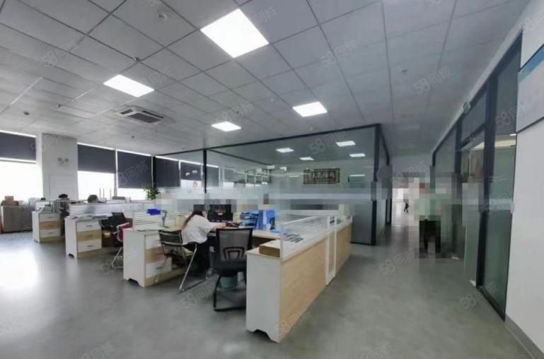 清溪高速口三中靠近凤岗塘厦新出楼上1600平装修厂房仓库出租