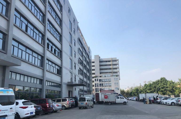 清溪三中靠凤岗新出原房东楼上2500平厂房仓库出租,豪华入住