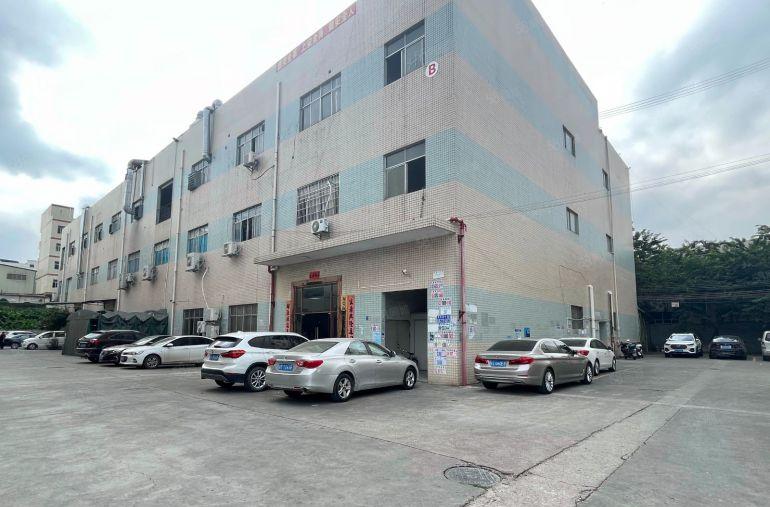 急租原房东二楼2000平可分租,现成装修,有消防喷淋