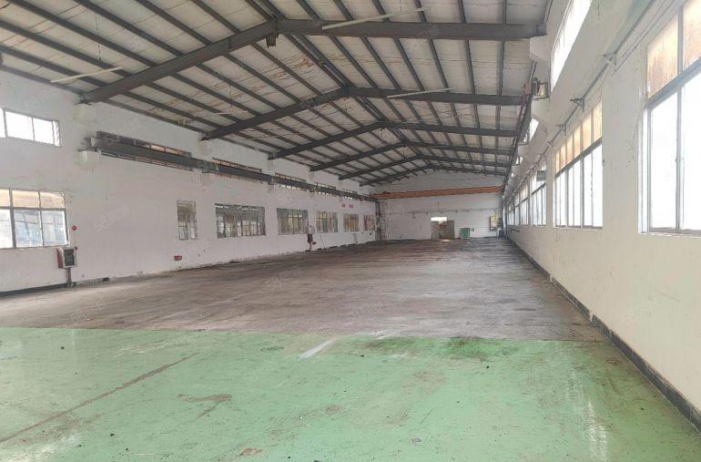 带现成航车！青皇村8米高1500平米厂出租，水电齐全，带装修