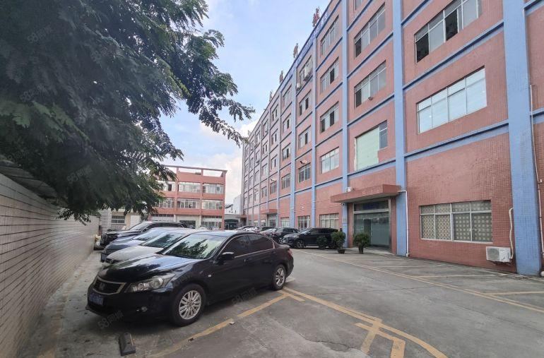 三中精装修3楼600平，价格便宜。水电线路齐全！厂房出租。