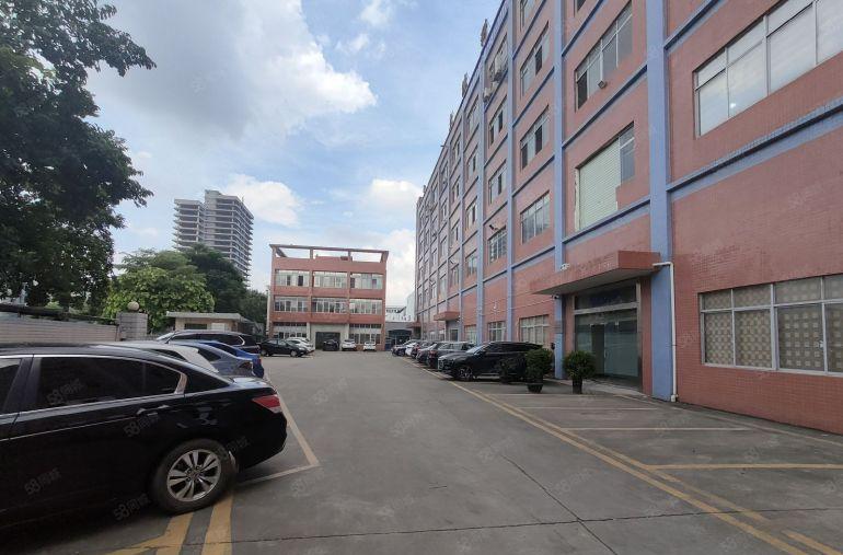 三中精装修3楼600平，价格便宜。水电线路齐全！厂房出租。