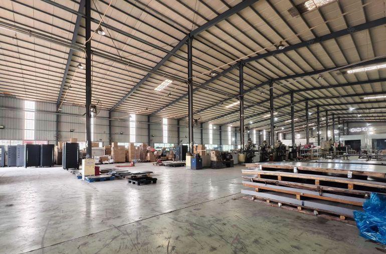 清溪原房东钢构独院3000平高8米宿舍比例少，0公摊电费自交