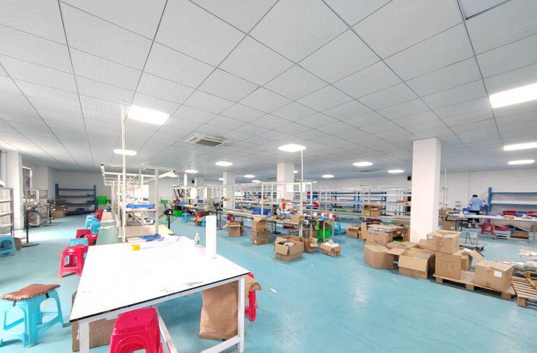 捡便宜的来，楼上精装修10元一平方，领包入住