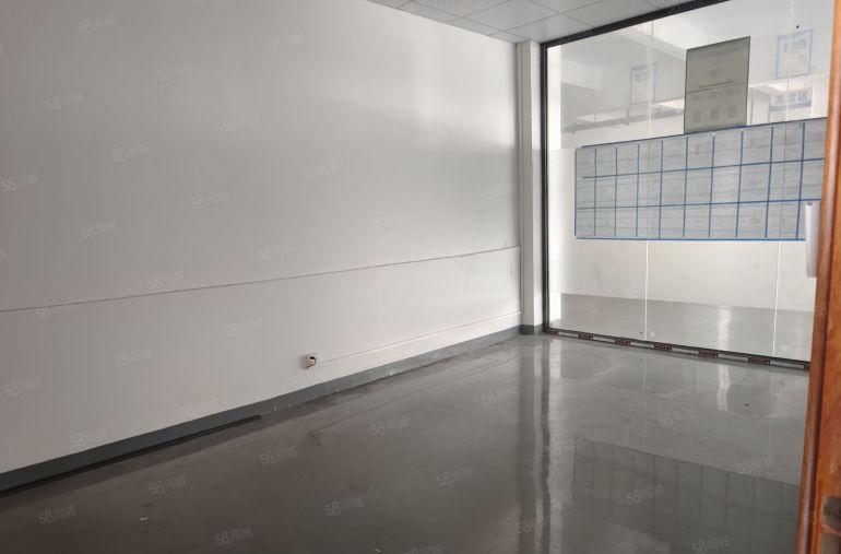 清溪大利新出2楼1620平带装修标准厂房出租，水电齐全