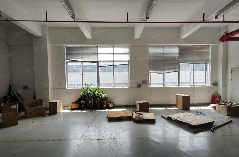 清溪客运站2千平标准厂房，现成装修大小可分，消防齐全可做电池