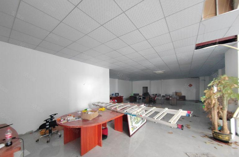 清溪镇全新厂房一楼2000平米出租，高8米，带牛角，现成航车