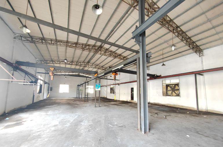 浮岗村单一层钢构厂房600平，18元出租，现成航车，水电齐全