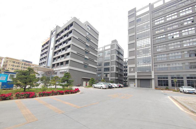 三中村原房东楼上9元全新厂房出租，水电齐全，行业不限制