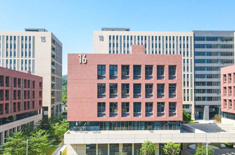 全新独栋厂房出租，学院派建筑，价格透明，配套齐全，可分租