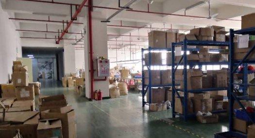 凤岗靠近大运城邦出租楼上电子，配件主线到车间700