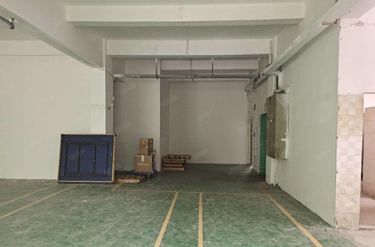 东莞横沥村头工业区楼上现成装修980平方米低价出租