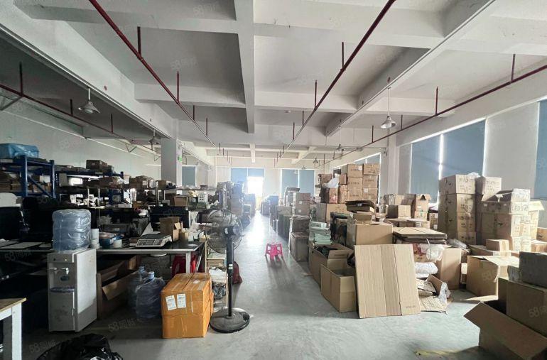 横沥镇，标准厂房3楼整层3450方，豪华精装修办公室，水电