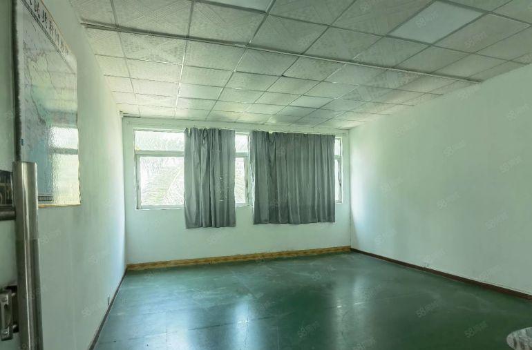 横沥1500平楼上现成装修办公室水电齐全实际面积独院厂房出租