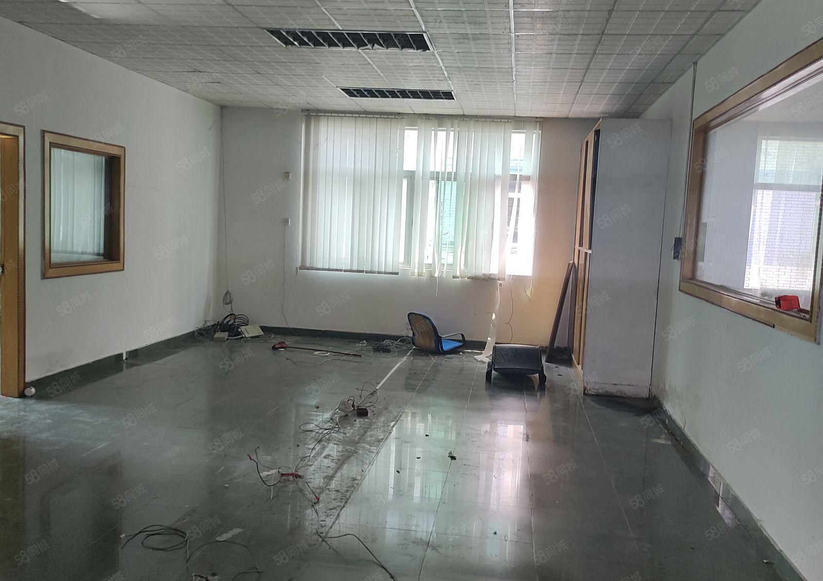 横沥镇模具城900平带航车低价出租