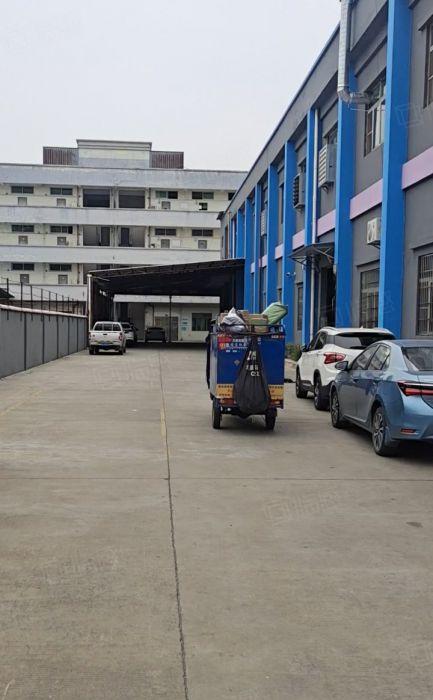 东莞横沥村头工业区楼上现成装修980平方米低价出租