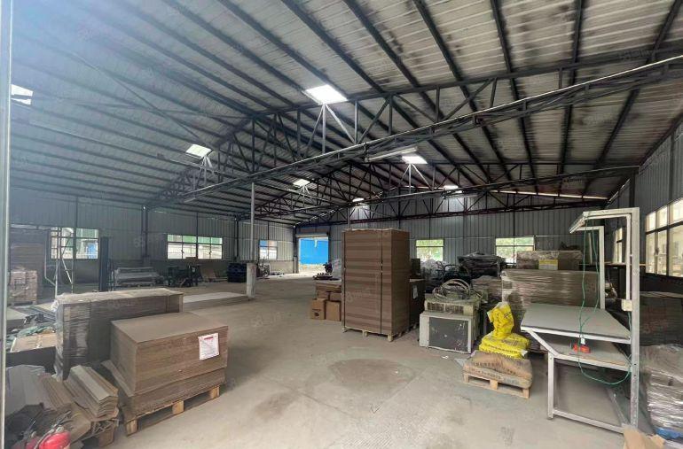 横沥新空原房东一楼简易铁皮厂房出租，水电齐全空地可进大车