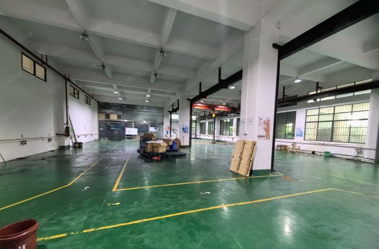 横沥镇标准厂房1楼1000平方，高度6米。带现成行车，办公室