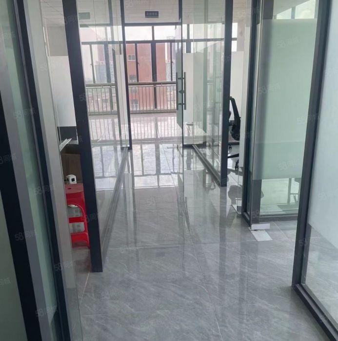 横沥镇靠近常平楼上精装修2000平低价厂房出租，租金12